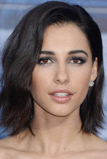  Naomi Scott