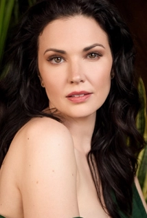 Laura Mennell