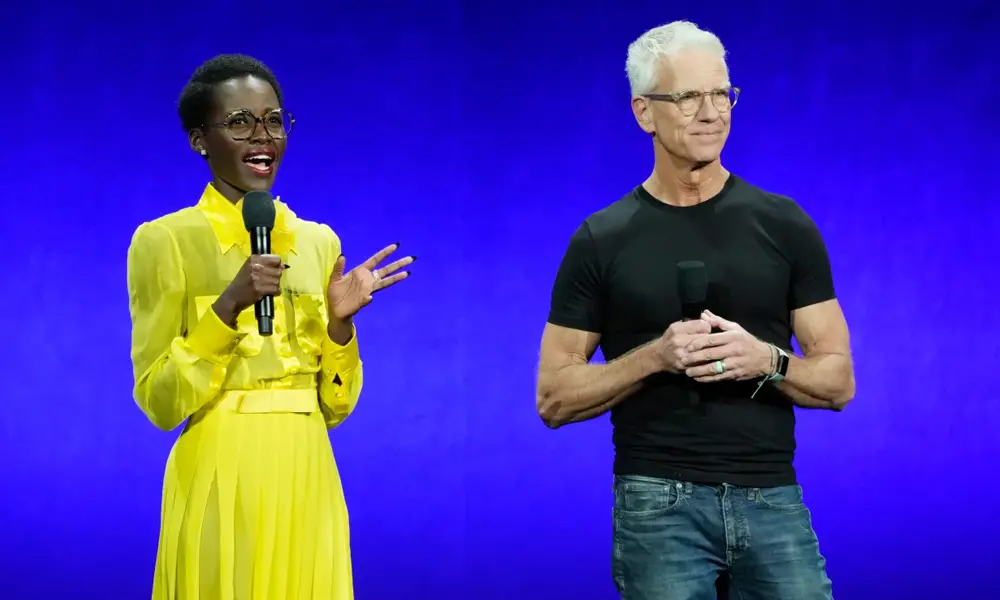 Lupita Nyong’o, à esquerda, uma das atrizes do filme de animação “Robô Selvagem ,” discute o filme ao lado do diretor Chris Sanders durante a apresentação da Universal Pictures e Focus Features na CinemaCon 2024, quarta-feira, 10 de abril de 2024, no Caesars Palace em Las Vegas.