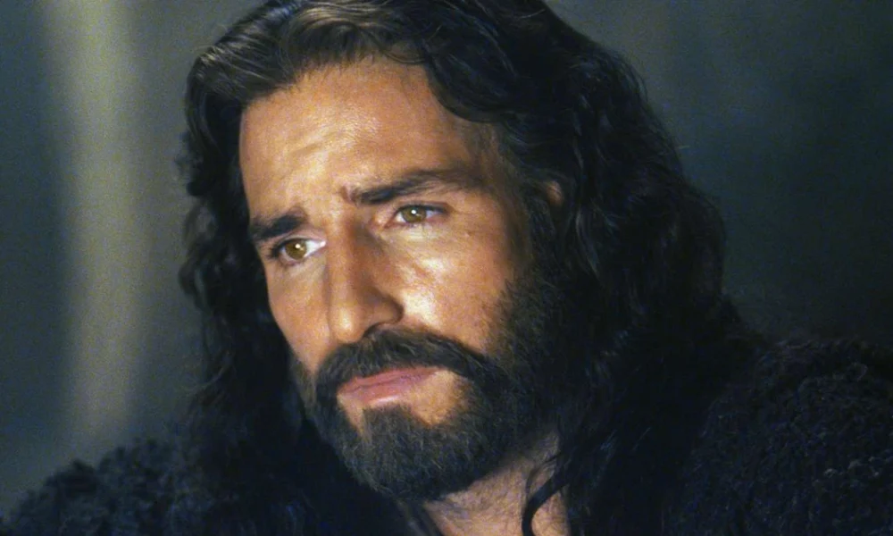 Cena de Jim Caviezel como Jesus em a Paixão de Cristo 2