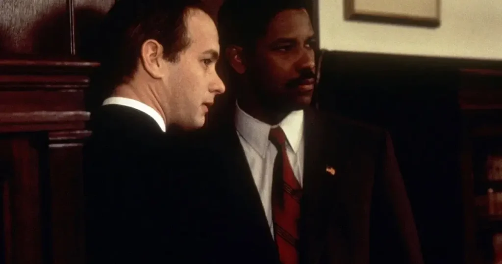Tom Hanks e Denzel Washington em cena do filme Filadélfia, um dos principais filmes sobre AIDS dos anos 90