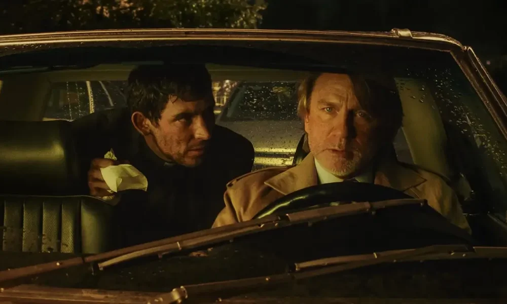 Daniel Craig e Josh O'Connor em cena de Wake Up Dead Man: Um Mistério Knives Out (2025).
