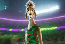 um cabra bom de bola trailer Personagem protagonista de Um Cabra Bom De Bola, uma cabra antropomórfica usando uniforme de futebol verde e laranja, em estádio lotado com iluminação roxa e verde