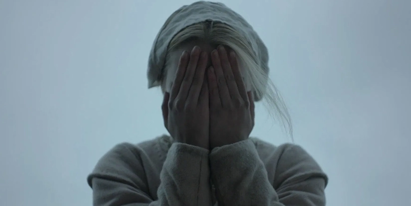 anya taylor joy thomasin Anya Taylor-Joy como Thomasin em cena simbólica de A Bruxa (2015), papel que impulsionou sua carreira e revelou seu talento para o suspense psicológico.