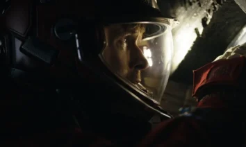 Ryan Gosling com traje espacial em Devoradores de Estrelas
