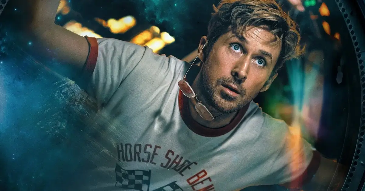 Ryan Gosling em cena de Devoradores de Estrelas (2026); destaque para o visual sci-fi do Novo trailer de Devoradores de Estrelas.