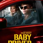 Ansel Elgort e Lily James dentro de um carro em cartaz de “Em Ritmo de Fuga”, com o título original Baby Driver em destaque.
