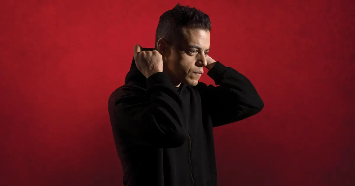 Rami Malek como Elliot Alderson em imagem promocional da série Mr. Robot.