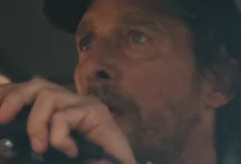 Matthew McConaughey em cena tensa do teaser de O Ônibus Perdido (The Lost Bus), filme de thriller da Apple TV dirigido por Paul Greengras
