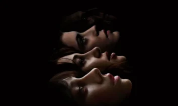 Ester Expósito, Mathilde Ollivier e Malena Villa com rostos alinhados na escuridão em imagem promocional do filme O Pranto do Mal (El llanto)