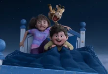Crianças voando em uma cama mágica no filme Nos Seus Sonhos, da Netflix