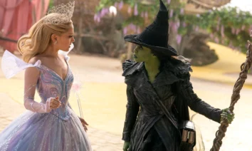 Ariana Grande como Glinda e Cynthia Erivo como Elphaba em confronto no filme Wicked: Parte II (2025), sequência da história das Bruxas de Oz.