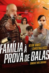 Pôster do filme Família à Prova de Balas (2025), estrelado por Kevin James e Christina Ricci, uma das estreias de 31 de julho de 2025 nos cinemas.