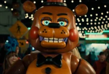 Animatrônico Freddy em cena noturna no trailer de Five Nights at Freddy's 2