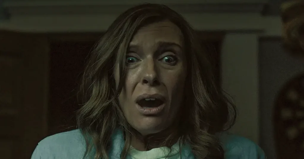 hereditario toni collette Toni Collette com expressão de horror em Hereditário
