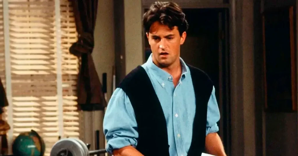 matthew perry como chandler bing : Matthew Perry caracterizado como Chandler Bing, personagem icônico da série Friends