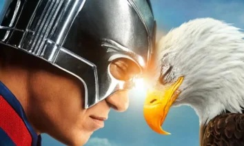 Cena de Pacificador – Temporada 2 com John Cena encarando a águia Eagly em imagem promocional da HBO Max.