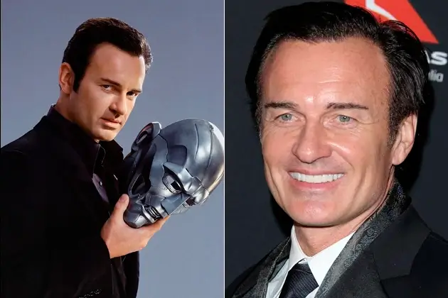 quarteto fantastico 2005 julian mc mahon doutor destino Julian McMahon como Victor Von Doom em Quarteto Fantástico (2005) e o ator em 2025, ano de sua morte aos 56 anos.