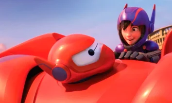 Baymax em armadura vermelha voando com Hiro Hamada em cena do trailer japonês de Big Hero 6