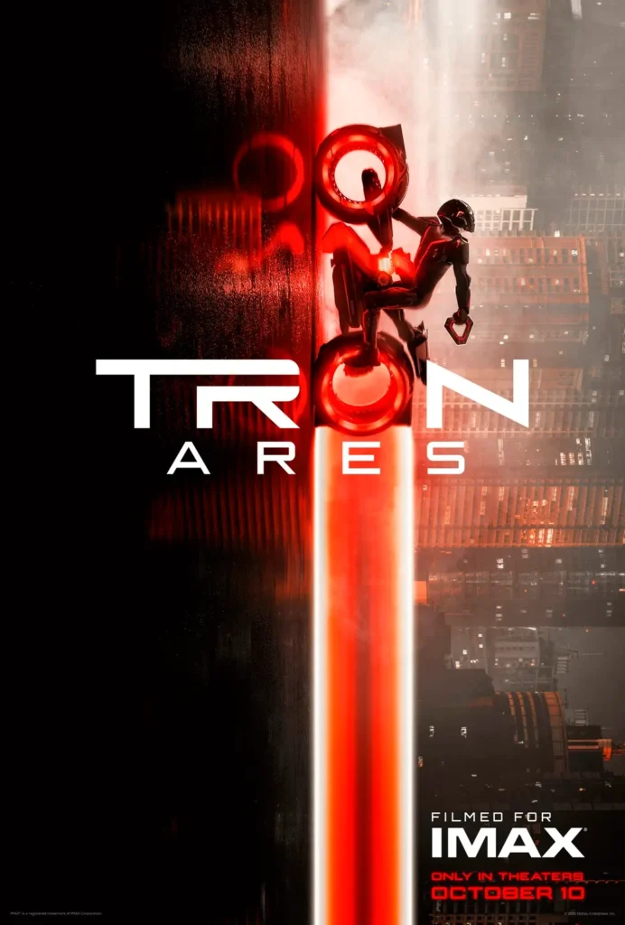 Pôster oficial de Tron: Ares (2025), com moto de luz vermelha em destaque e data de estreia nos cinemas.