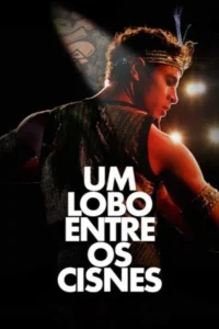 Pôster do filme "Um Lobo Entre os Cisnes" (2024) com Matheus Abreu caracterizado como dançarino de ballet em perfil, usando figurino elaborado e maquiagem teatral, com iluminação dramática e título em letras brancas, estreando em 24 de julho de 2025 nos cinemas brasileiros.