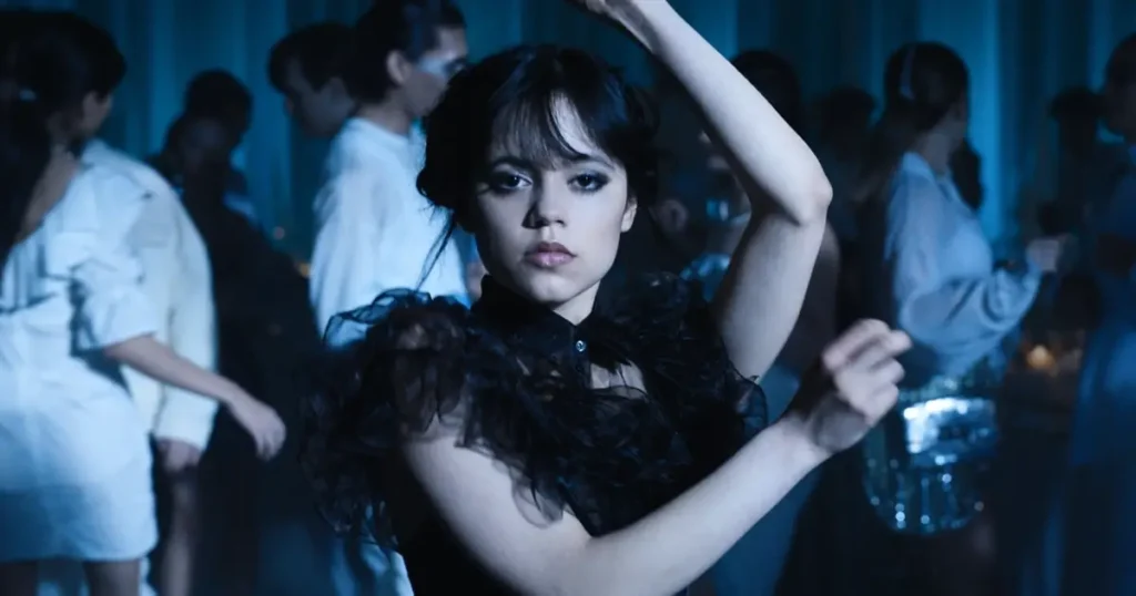 wandinha noite de desgosto Wandinha dança de forma única no baile da Academia Nevermore ao lado de Tyler