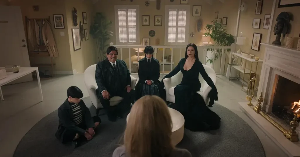 wandinha quem planta desgosto colhe Família Addams reunida em sessão de terapia com Wandinha no episódio 5