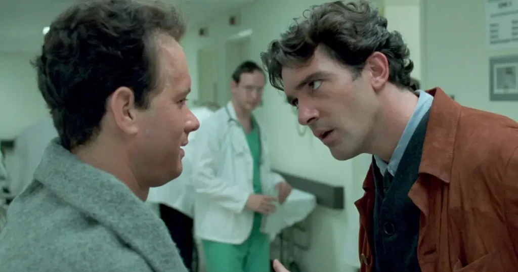 Tom Hanks como Andrew Beckett e Antonio Banderas como Miguel Alvarez em cena do filme Filadélfia