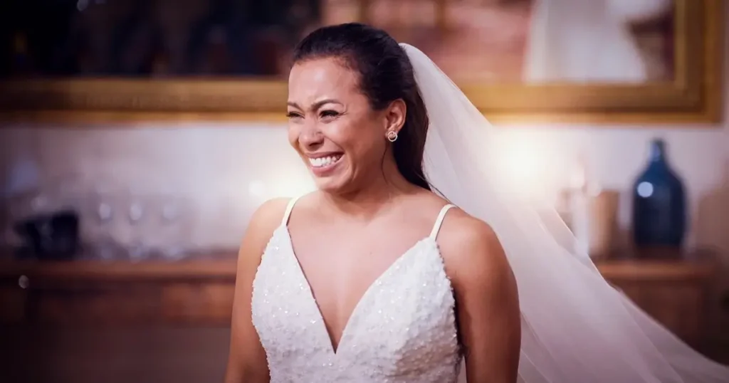 casamento as cegas brasil temporada 5 Noiva sorridente em cena de Casamento às Cegas: Brasil, reality show da Netflix.