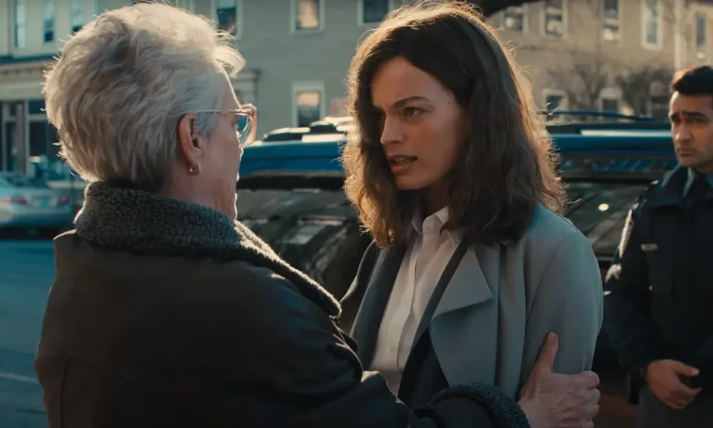 imperfeitamente perfeita 2025 Jamie Lee Curtis e Emma Mackey em cena intensa do filme Imperfeitamente Perfeita (Ella McCay), dirigido por James L. Brooks.