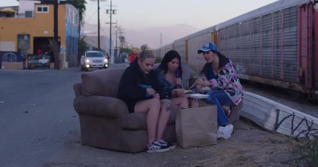 Dana DeArmond, Zelda Morrison e Sofia Kappel em cena de Pleasure (2021)