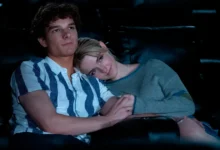 Cena romântica de Mckenna Grace e Mason Thames no filme Se Não Fosse Você (2025)