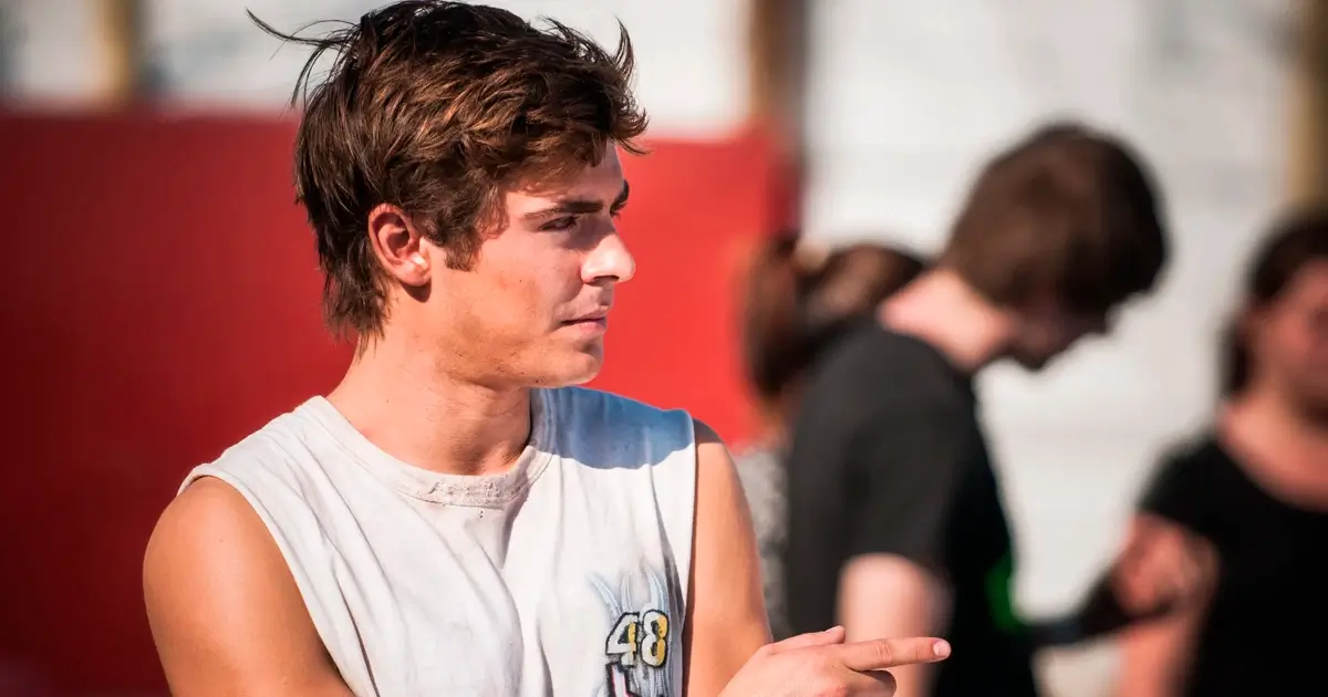 Zac Efron como Dean Whipple em cena do filme A Qualquer Preço (2012)