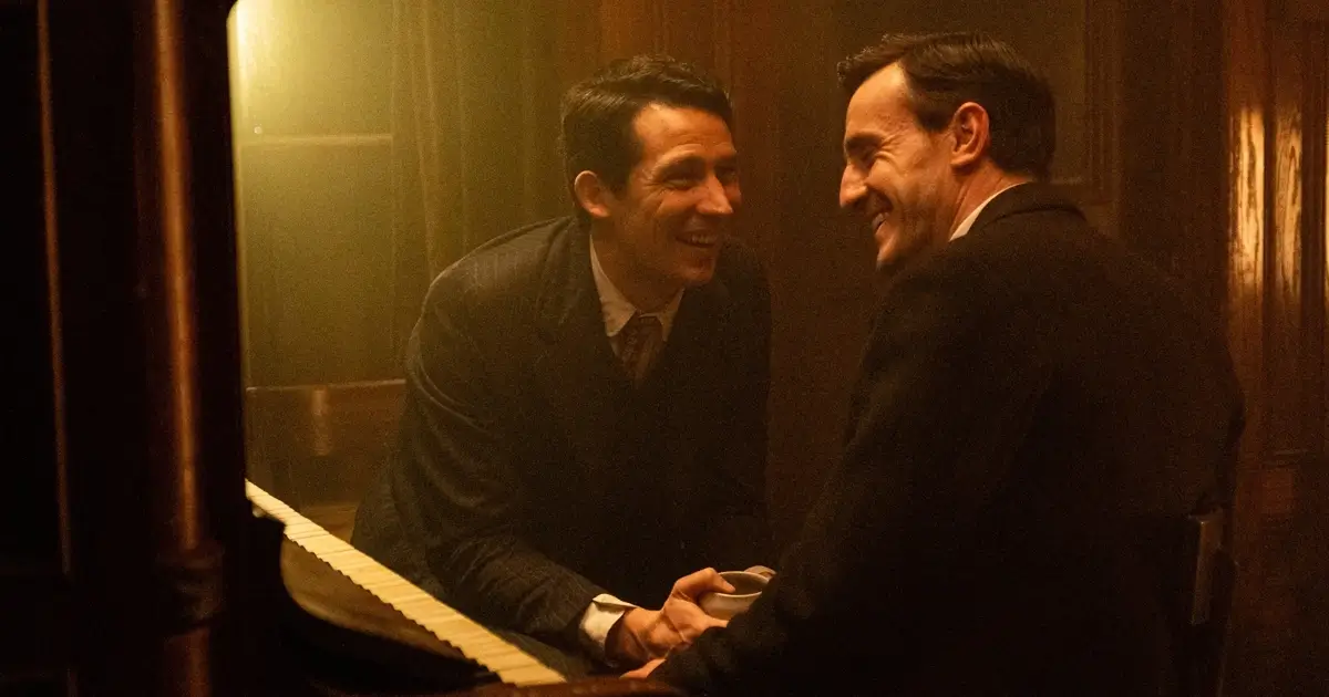 Josh O'Connor e Paul Mescal em cena de A História do Som (2025).