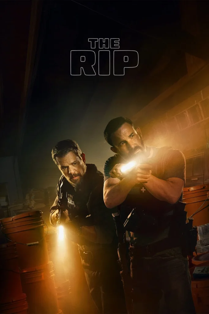 Pôster do filme Dinheiro Suspeito (The Rip) com Matt Damon e Ben Affleck armados em cena de ação.