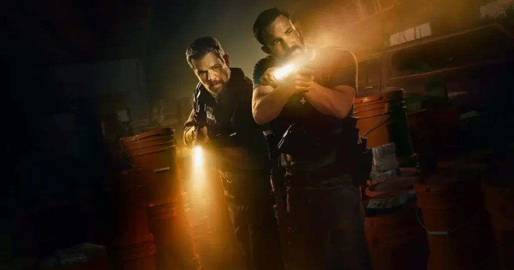 dinheiro suspeito the rip Matt Damon e Ben Affleck em cena do filme Dinheiro Suspeito (The Rip), original da Netflix que estreia em 16 de janeiro de 2026