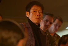 Sul Kyung-gu em cena tensa do filme Good News (2025) da Netflix, thriller sul-coreano sobre sequestro aéreo nos anos 1970