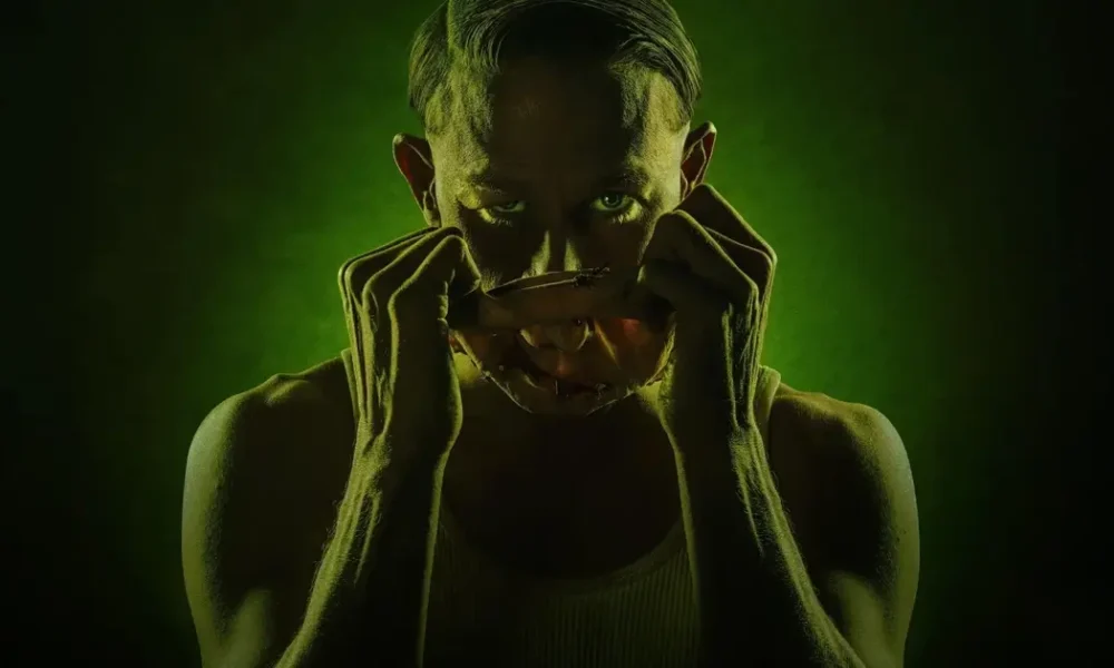 monstro a historia de ed gein 2025 Imagem promocional da minissérie Monstro: A História de Ed Gein da Netflix, estrelada por Charlie Hunnam.
