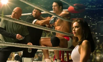 Bas Rutten, Ryan Bader, Dwayne Johnson como Mark Kerr e Emily Blunt como Dawn Staples em Coração de Lutador - The Smashing Machine (2025).