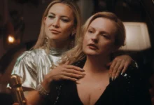 Cena do filme Shell (2024) com Kate Hudson e Elisabeth Moss em clima de tensão psicológica