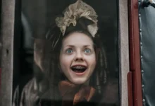 Lea Myren como Elvira em A Meia-Irmã Feia, uma das Estreias de 23 de outubro de 2025 nos cinemas.