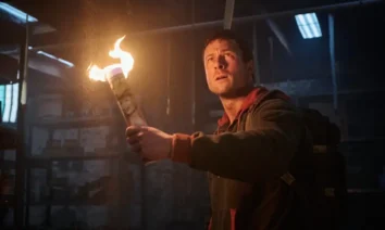 Glen Powell em cena do filme O Sobrevivente, adaptação de Stephen King — novo trailer de O Sobrevivente.