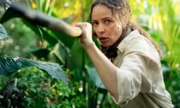 Rachel McAdams em cena intensa na selva no filme Socorro! (Send Help, 2026), dirigido por Sam Raimi.