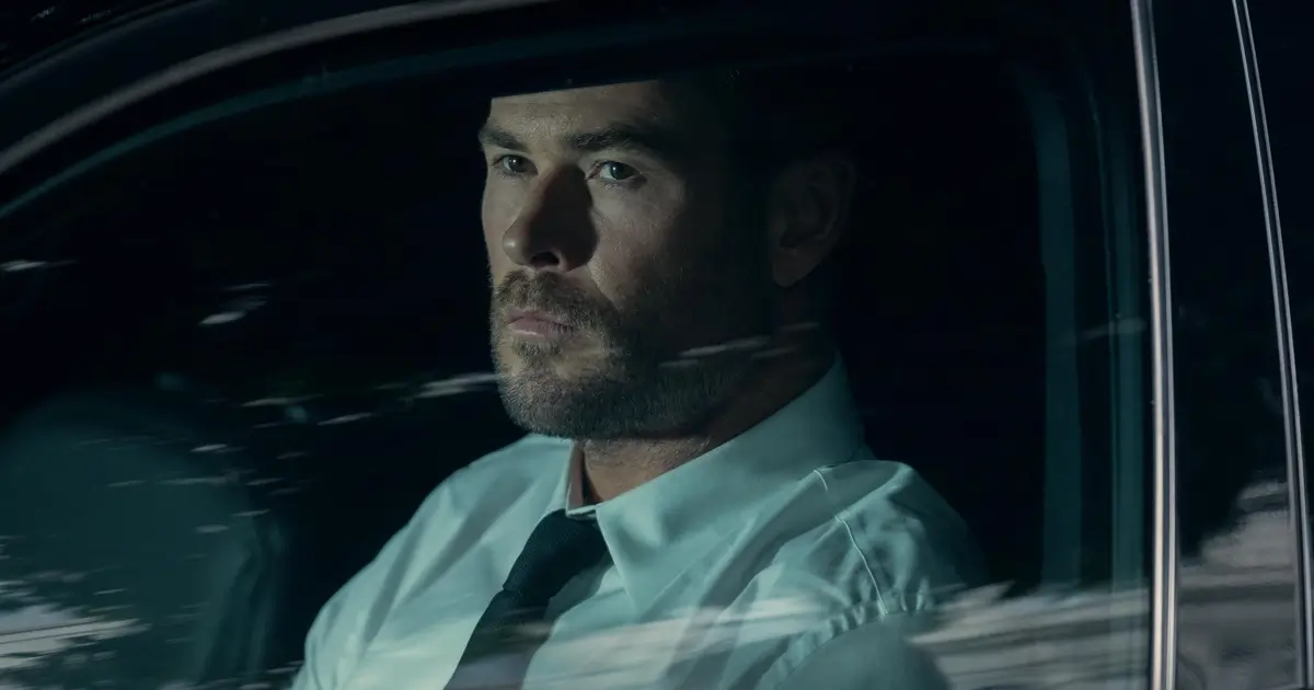 Chris Hemsworth em cena de Caminhos do Crime (2026), thriller dirigido por Bart Layton.