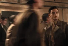 Rami Malek como psiquiatra do Exército americano em cena do filme Nuremberg da Sony Pictures Classics