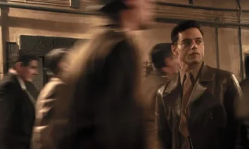 Rami Malek como psiquiatra do Exército americano em cena do filme Nuremberg da Sony Pictures Classics