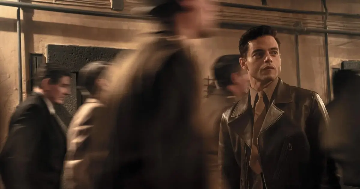 Rami Malek como psiquiatra do Exército americano em cena do filme Nuremberg da Sony Pictures Classics