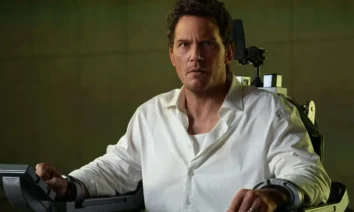 Chris Pratt sentado em cadeira de interrogatório em cena do trailer de Justiça Artificial (Mercy, 2026)