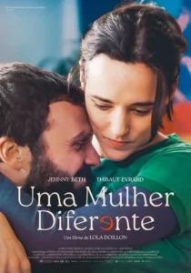 Pôster oficial de Uma Mulher Diferente (2025), comédia dramática estrelada por Jehnny Beth e Thibaut Evrard, um dos filmes que chegam aos cinemas brasileiros em 16 de outubro de 2025.