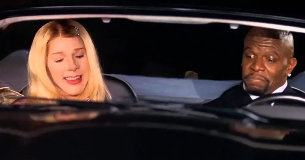 Terry Crews e Marlon Wayans em cena de As Branquelas (2004), cantando “A Thousand Miles”, de Vanessa Carlton, um dos momentos mais marcantes das músicas de As Branquelas.